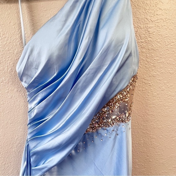 NEW MAC DUGGAL ONE SHOULDER EMBELLISHED SATIN GOWN IN POWDER BLUE  SIZE 4 - Picture 4 of 17